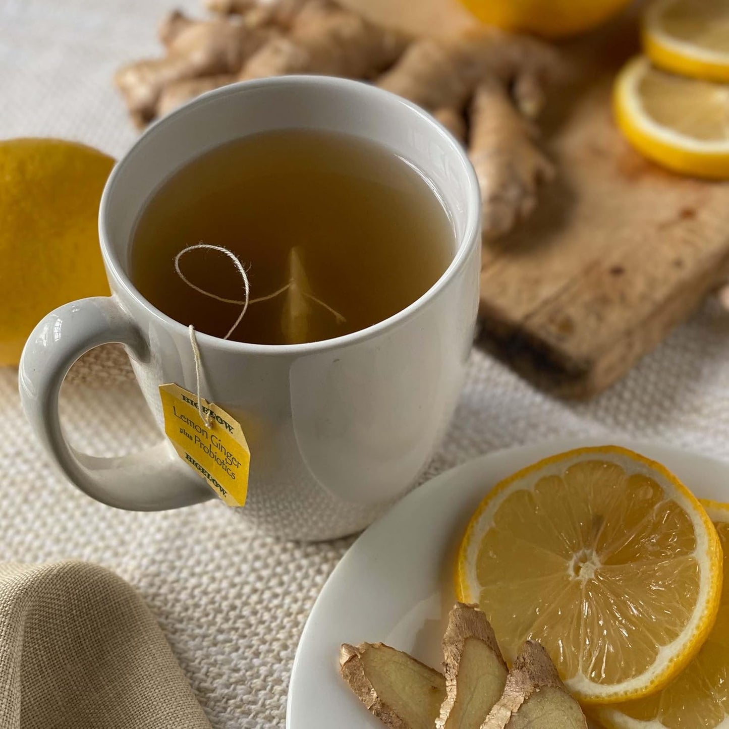 Bigelow Tea, Herbal Tea Plus Probiotic Lemon Ginger, Caffeine Free, 18 Tea Bags (37 g)